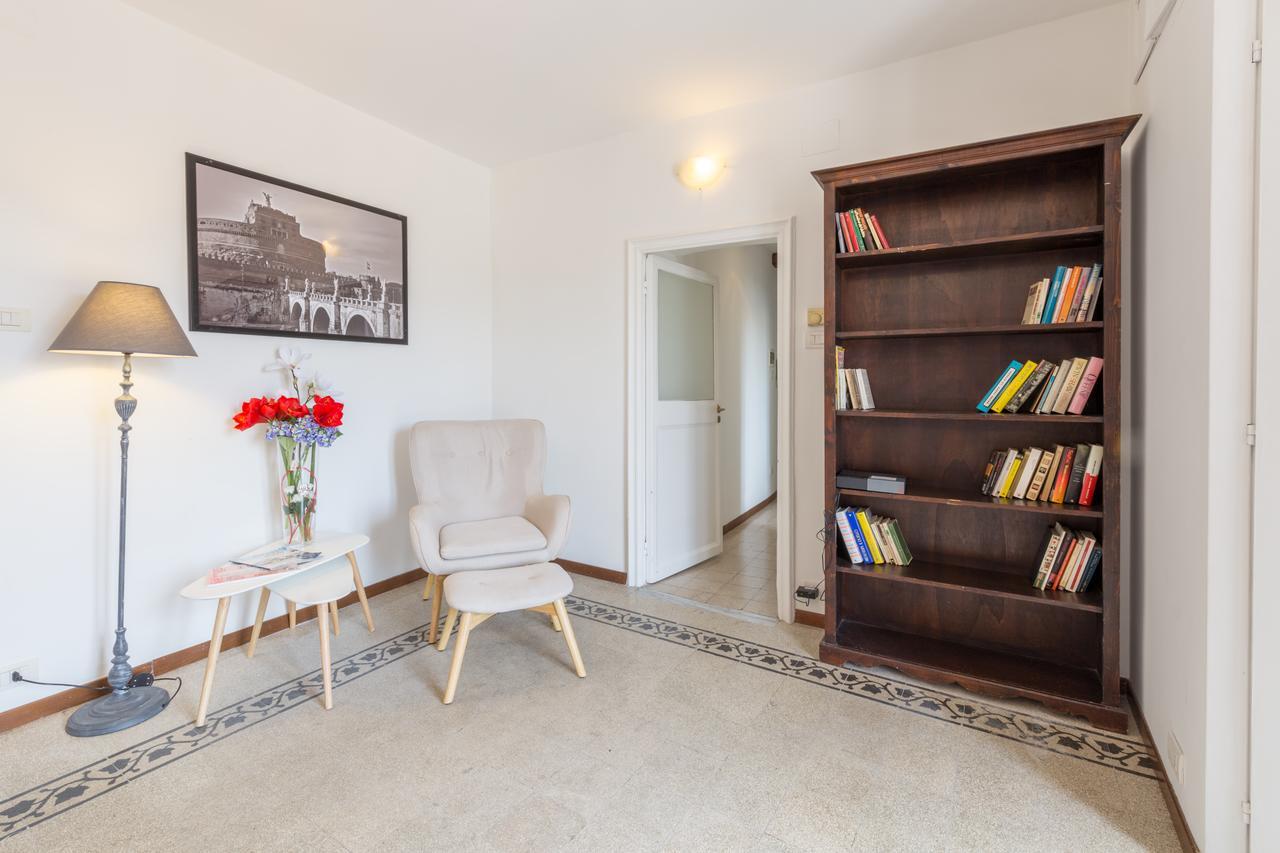 Pellegrino 75 Double Bedroom * Rome
